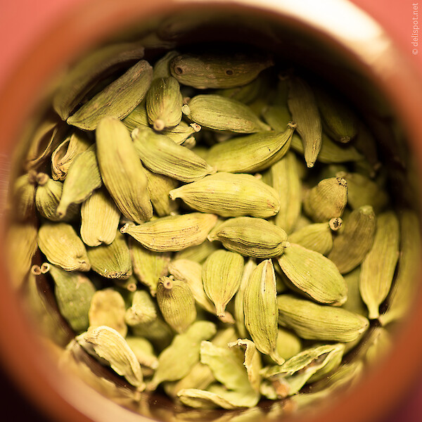 Grüne Kardamomkapseln (Elettaria cardamomum)
