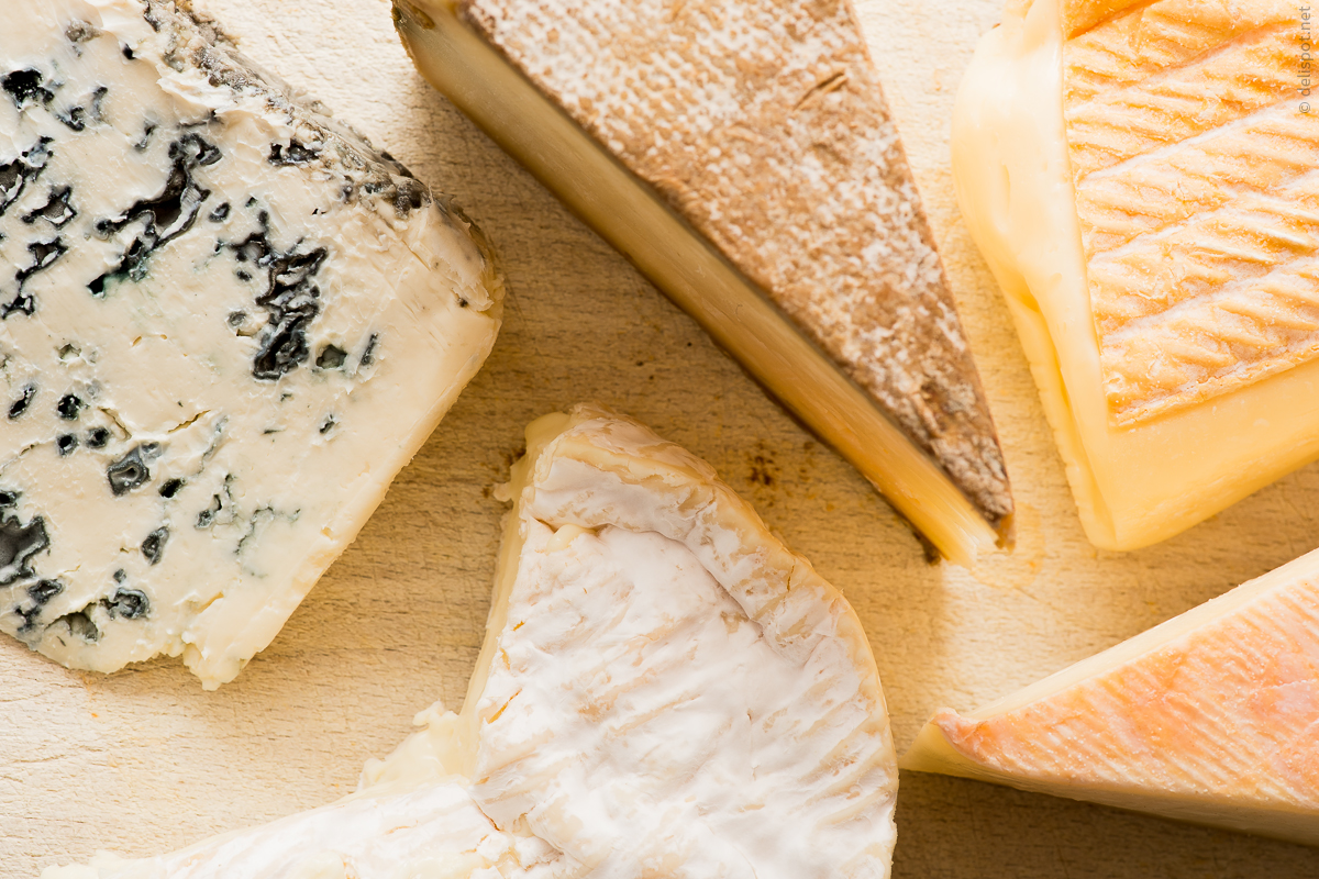 Französische Käse: St. Agur, Tomme de Savoie, Livarot, St. Nectaire, Camembert
