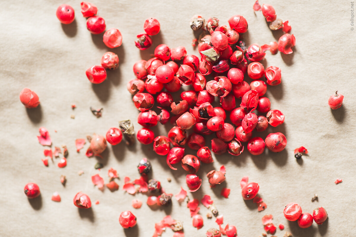 Rosa Peffer, Rosa Beeren (Schinus terebinthifolius)