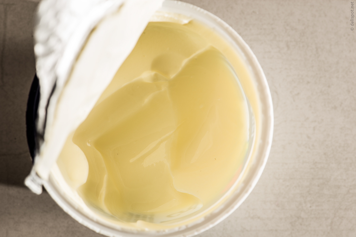 Crème fraîche im Becher, 30 Prozent Fettgehalt