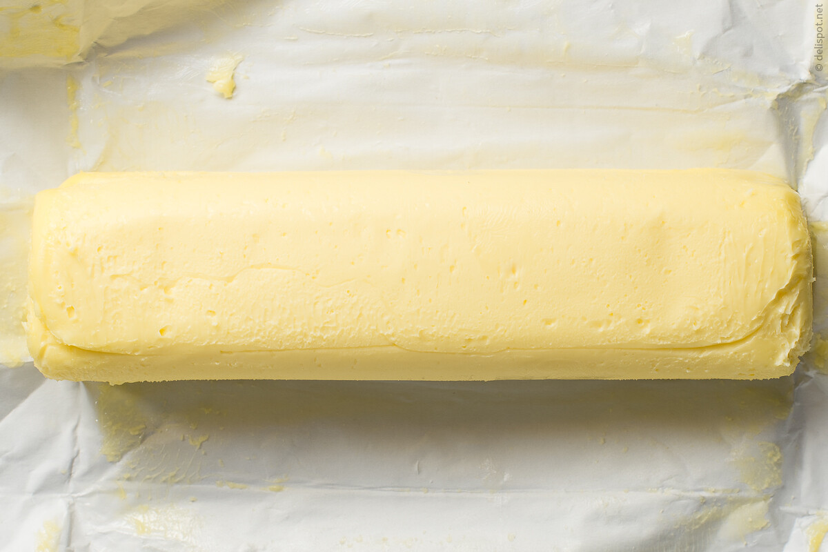 Rollenbutter aus Frankreich, frisch ausgepackt