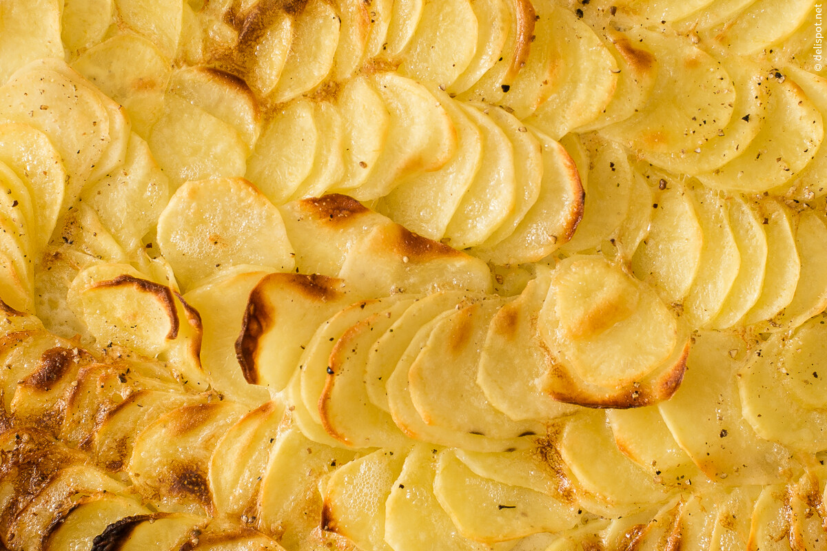 Mit Sahne überbackene Kartoffelscheiben (Kartoffelgratin)