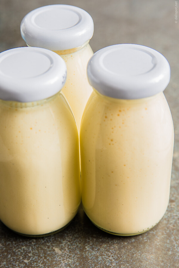Vanillesauce, zum Abkühlen in Schraubgläser abgefüllt
