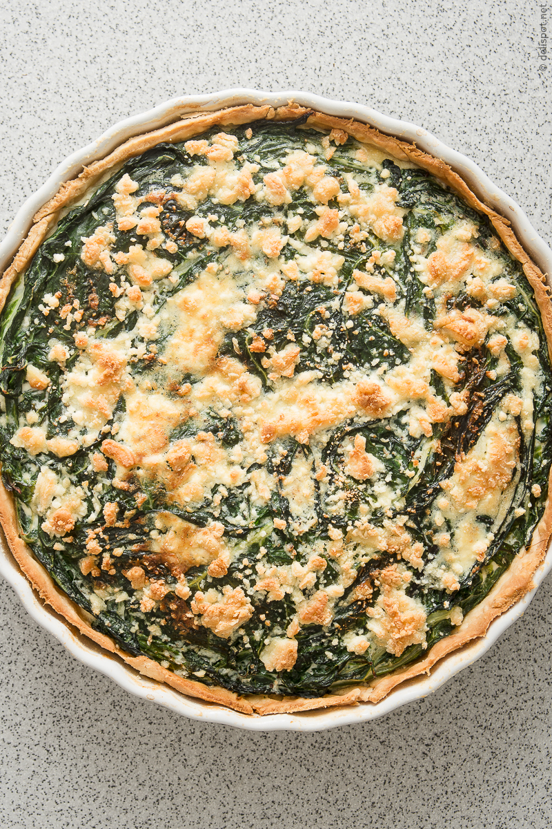 Quiche mit Stielmangold und Ziegenkäse, fertig gebacken