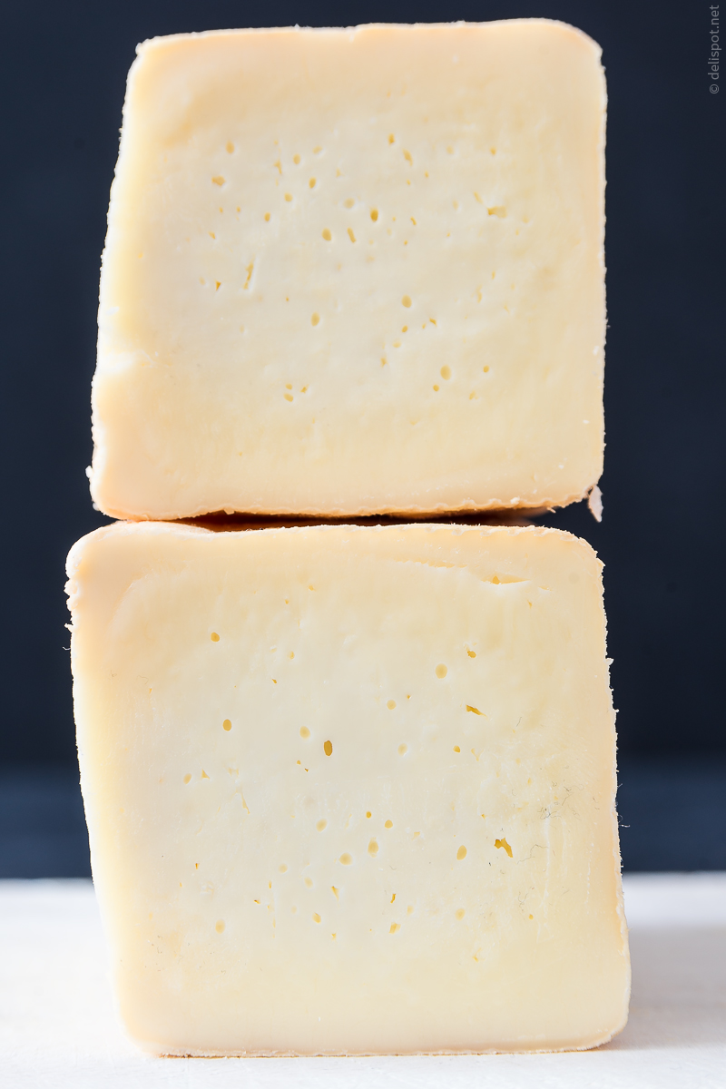 Limburger aufgeschnitten, noch nicht vollständig durchgereift