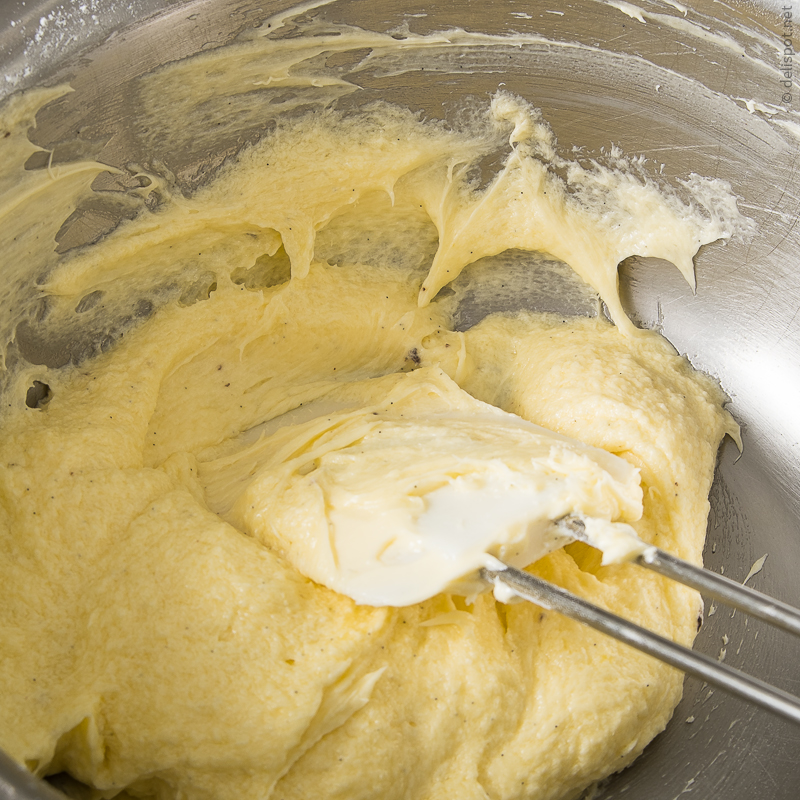 Pâte sucrée: Butter und Ei sind zu einer stabilen Emulsion verrührt