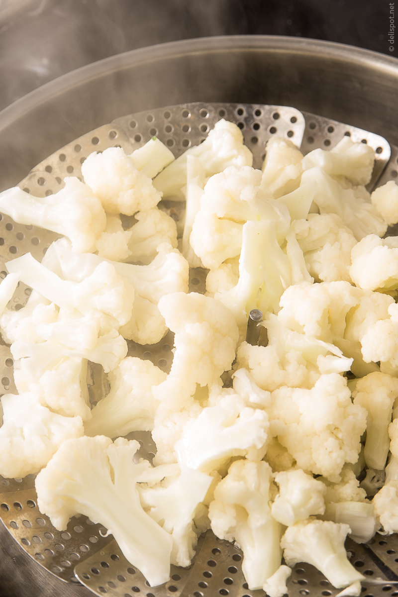 Blumenkohlröschen auf Dämpfeinsatz, Dammpf steigt auf